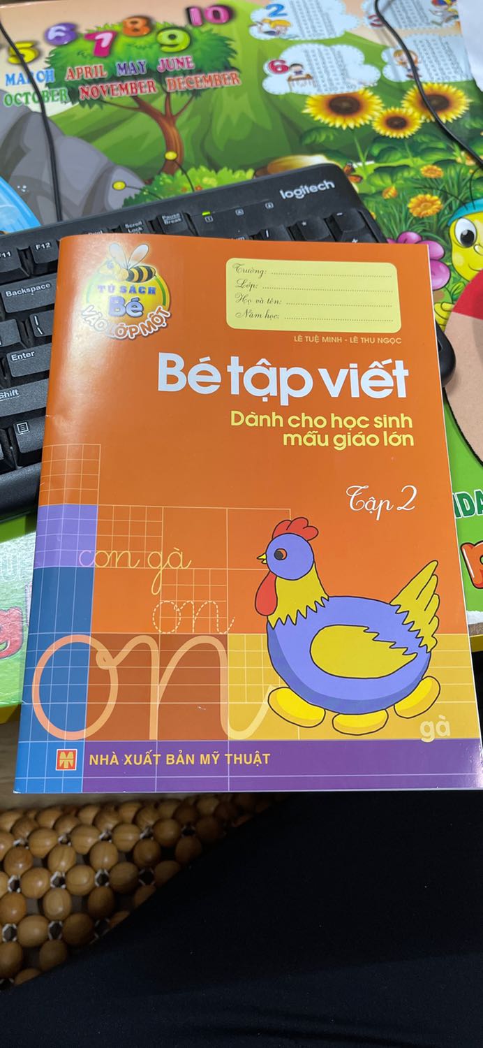 tiki có giao nhầm không ạ, trên ảnh bìa là quả bóng