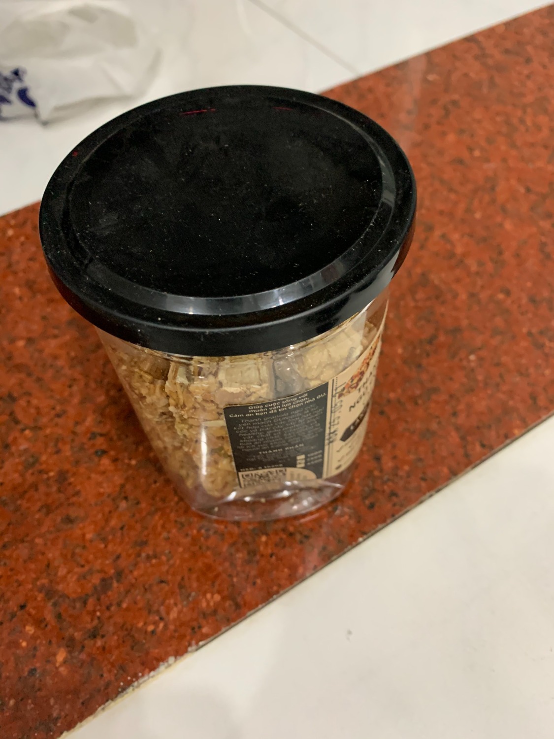 Tôi rất thích thanh GUfoods nên đặt mua tiếp, hộp lớn hơn. Nhưng đợt hàng này được đóng gói quá tệ. Hủ nhựa mà bị móp vô luôn, nắp hộp thì rớt ra. Tôi đoán thùng hàng này chắc bị quăng, vụt không thương tiếc khi chuyển hàng, nên nhìn móp méo thấy chán luôn. Đơn hàng hơn 7*** đồng mà cứ tưởng giao loại hàng rẻ tiền. Thật sự thất vọng với người bán. Tôi rất thích thanh GUfoods nên đặt mua tiếp, hộp lớn hơn. Nhưng đợt hàng này được đóng gói quá tệ. Hủ nhựa mà bị móp vô luôn, nắp hộp thì rớt ra. Tôi đoán thùng hàng này chắc bị quăng, vụt không thương tiếc khi chuyển hàng, nên nhìn móp méo thấy chán luôn. Đơn hàng hơn 7*** đồng mà cứ tưởng giao loại hàng rẻ tiền. Thật sự thất vọng với người bán.