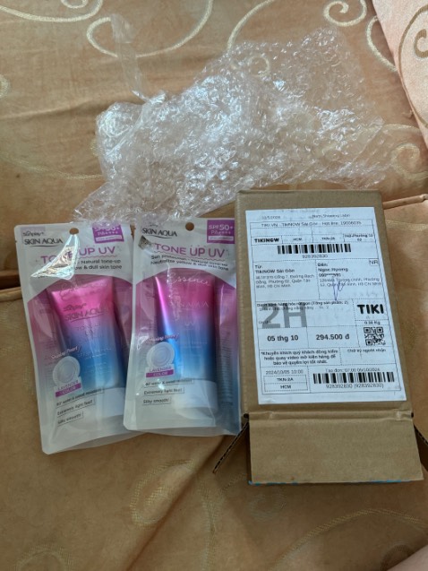 Đơn trên 215 có kèm khuyến mãi, nhưng mở ra chỉ có 2 hộp kem. Không nên để có hàng khuyến mãi nhưng không gởi Đơn trên 215 có kèm khuyến mãi, nhưng mở ra chỉ có 2 hộp kem. Không nên để có hàng khuyến mãi nhưng không gởi