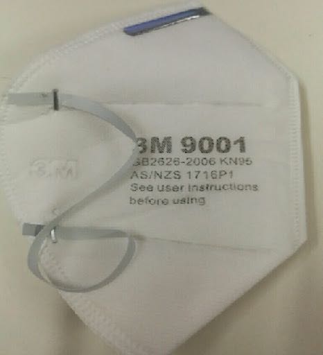 Mình mua một lúc 20 cái vì tình hình dịch bệnh ngày càng phức tạp. Điều mình thấy an tâm nhất là phần sống mũi, nhờ có thanh kim loại chắc chắn nên ôm rất gọn và trọn phần sống mũi, bít kín. Đeo thêm kính chống giọt bắn nữa là an toàn. Tuy nhiên dây quai hơi chặt nên sẽ dễ bị đau tai. Nếu kéo ra một tí thì sẽ dễ chịu hơn ạ. Mình cảm ơn Tiki và shop. :)