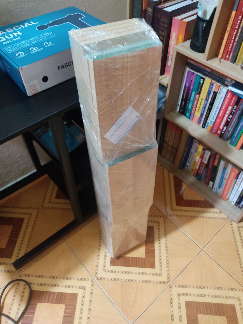 Mình nhận được sản phẩm rồi, miếng gỗ dày và chắc chắn.

Đi kèm là bản hướng dẫn, chụp ảnh to rõ để người dùng hạn chế mắc lỗi.