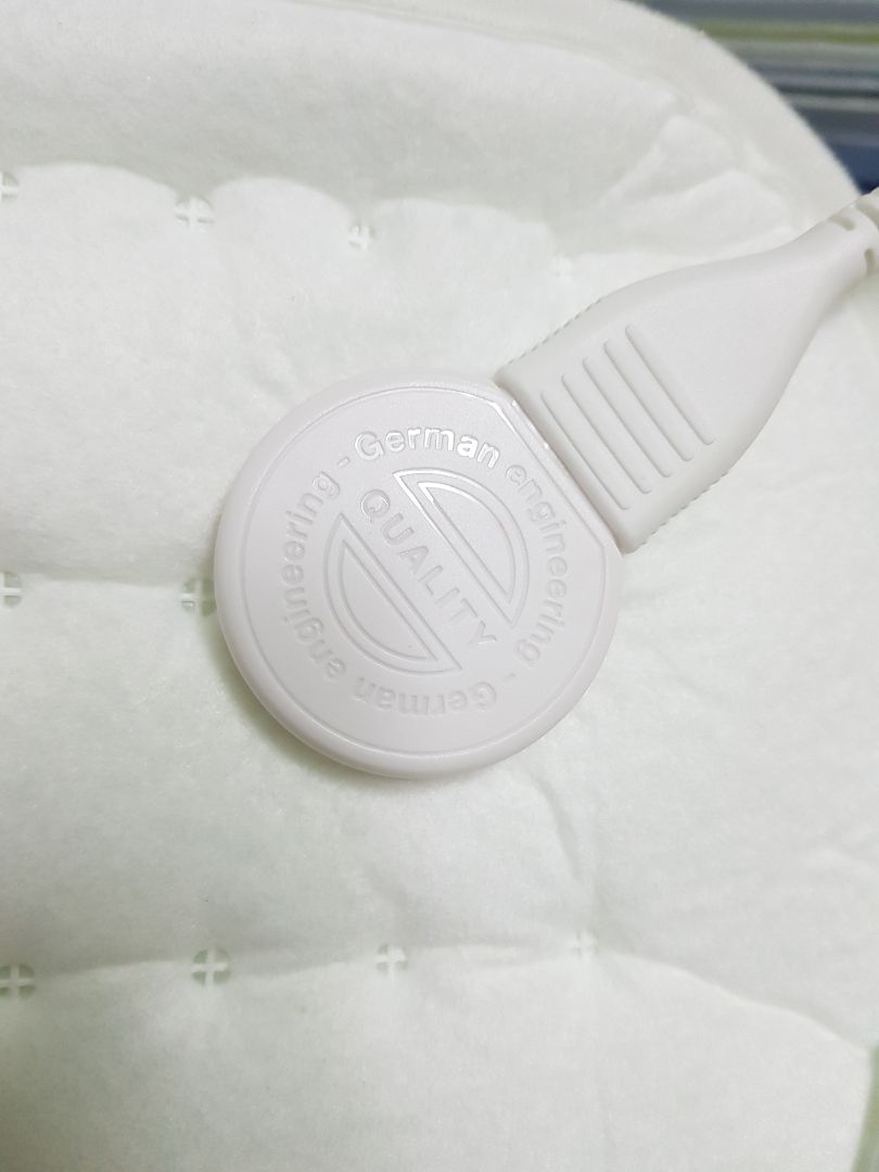 Tiki giao nhanh, được giảm giá 150k ngày 12/12, vận chuyển mất 3 ngày từ HN. 
Sản phẩm có thể kích hoạt bảo hành qua tn. *** thử ở mức 3 sau gần 10p là nệm ấm rồi. Nệm đẹp, HDSD cụ thể. 5 sao