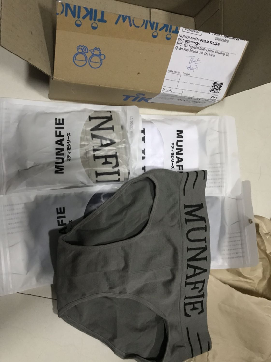 Hàng đúng mẫu, chất liệu tốt đóng gói rất đẹp. Rất đáng tiền