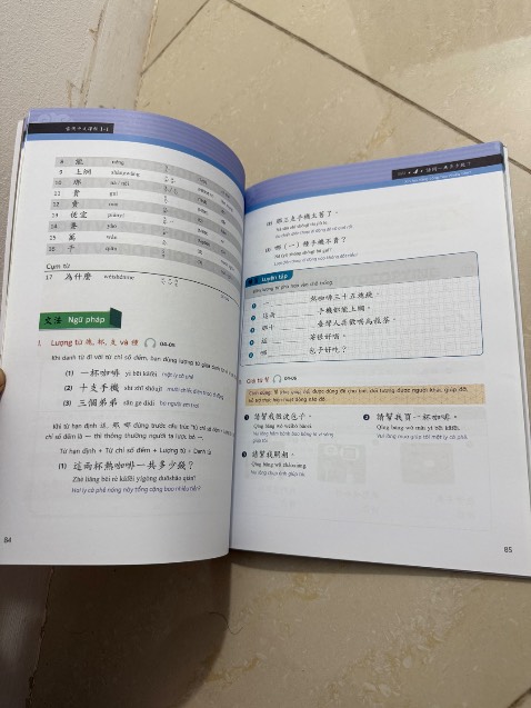 Sách đẹp, chất lượng, nên mua nha mọi người, học sướng hơn sách photo, có kèm file nghe, giá thì cũng tương xứng chất lượng, quyển này trình bày 5 bài học đầu tiên