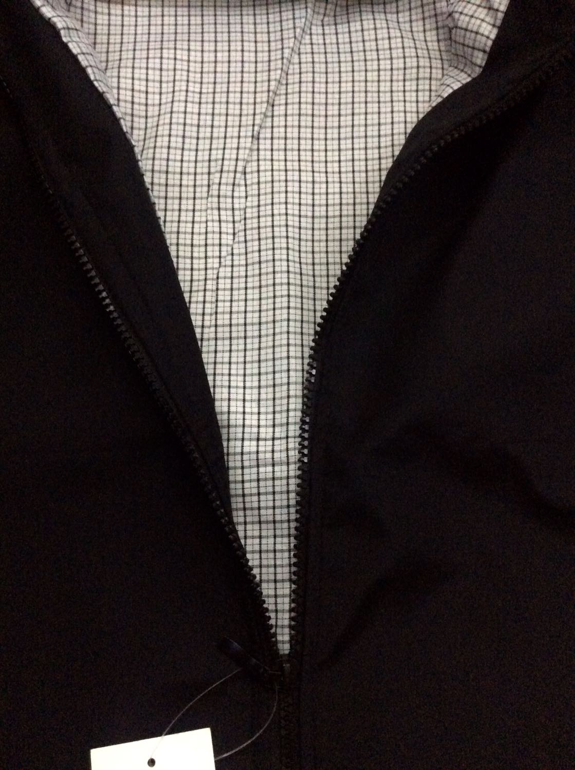 Chất lượng áo dày và rất đẹp , áo chất y hình đúng như mô tả 
Mình tầm m65 mà do thích ôn nên lấy szie M là body sát luôn , áo dày và mặc rất thích luôn 
Áo này mình nghĩ trời nóng hay lạnh gì chắc cũng mặc dc hết vì rất thoải mái khi mặc 
Chất liệu dù nhìn rất tốt so với giá tiền bỏ ra , có túi trong túui ngoài tiện lợi , để được nhiều loại vật dụng cá nhân 
Tiki thì giao hàng nhanh , nhân viên thân thiện ! Xin cảm ơn shop và tiki nhé ! Chúc shop ngày càng đắt khách nha 
5 sao hài lòng nha