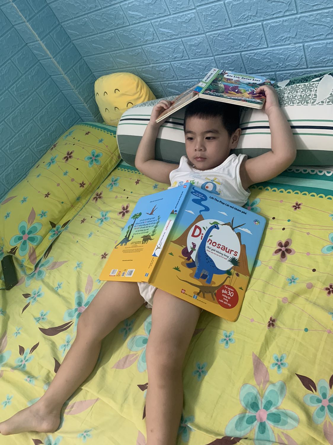 Sách rất đẹp, con mình nó mê mẩn ôm cả ngày