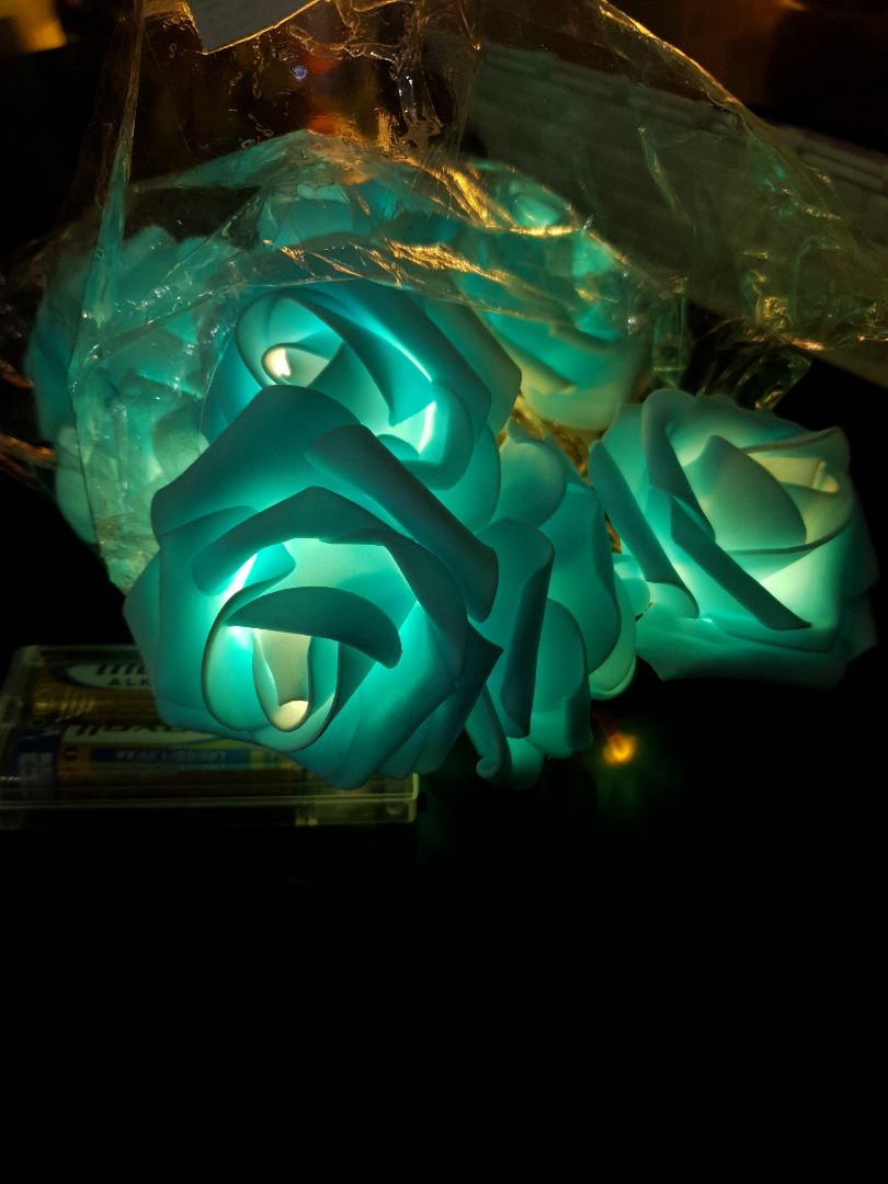 Nhạt hơn hình mẫu, đèn hơi tối.