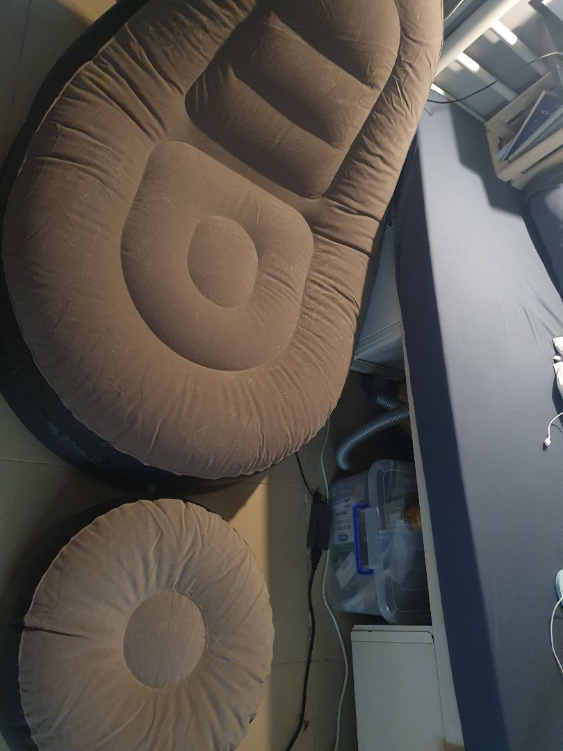 hàng tốt, rất đẹp và nằm sướng lưng lắm, có kèm cả bơm