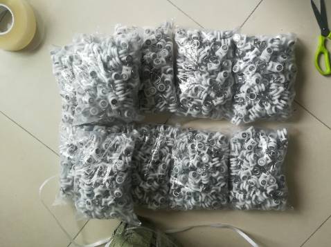 Bánh xe chạy rèm ngăn lạnh này rất ok. Chất lượng bánh rất tốt, trơn, dày, chắc. Đã lắp 1 bộ cho khách hài lòng. TÍnh ra giá thành cũng hợp lý vì mình thấy có lẽ hơn chục năm không hỏng được chắc không phải bảo hành, giao hàng nhanh, đóng gói cẩn thận