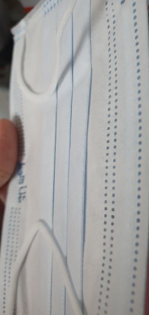 khẩu trang mỏng, mịn. Đeo không đổ lông, không bị kích ứng da