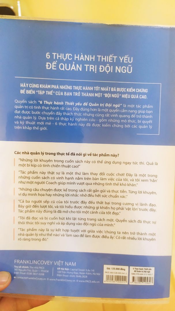 Thời gian giao hơi lâu,  có lẽ từ kho khác,  mà ko sao. 6 thực hành này cũng ko mới,  khó khăn là vận hành được như mong muốn.  Sách chắc chắn sẽ hữu ích cho quản lý cấp trung, chưa đào tạo chuyên nghiệp về quản lý.  Sách ngắn gọn,  súc tích. 
Sách bìa mềm nhé.