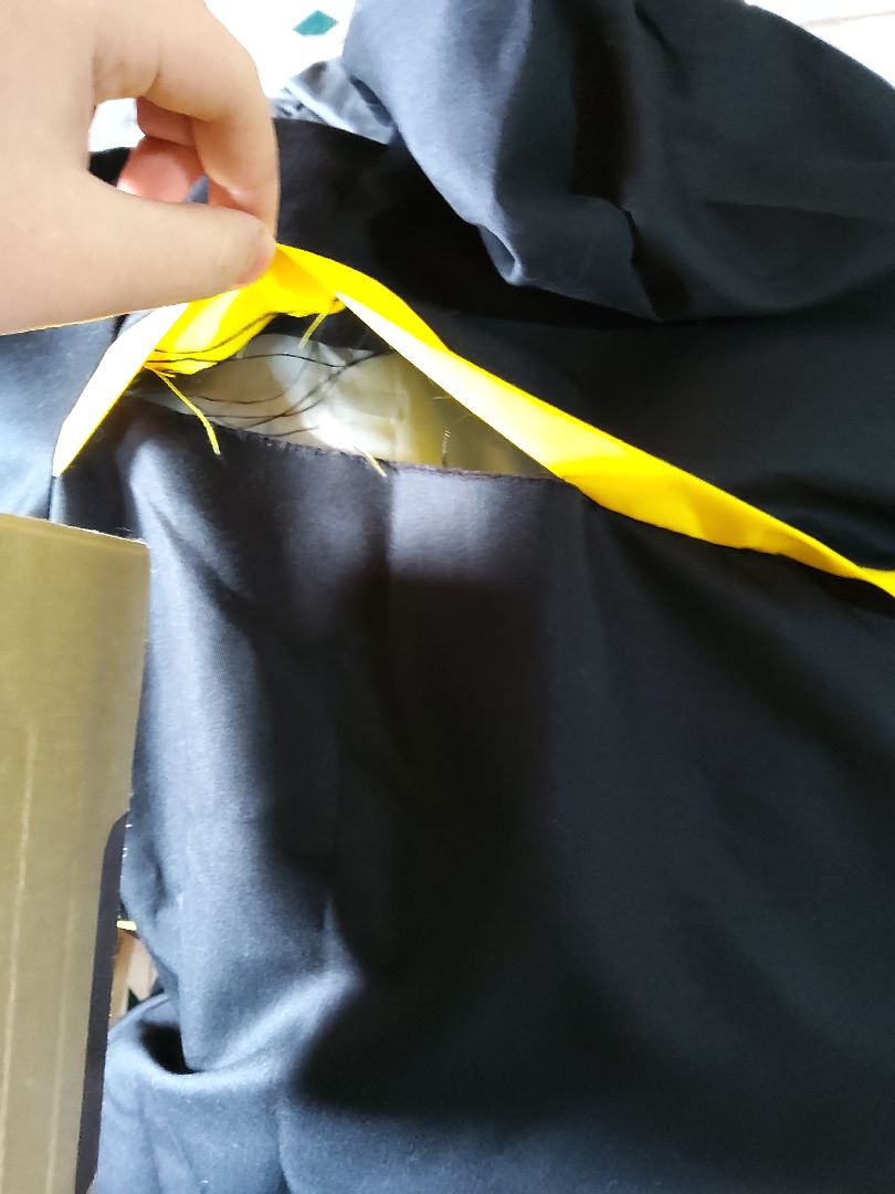 Mình có mua sản phẩm thì thực sự ko hài lòng, giao hàng lâu, ko đúng mẫu hàng đã thế áo còn bị rách rất rộng yêu cầu shop xem lại nhé mình cần đôi hàng