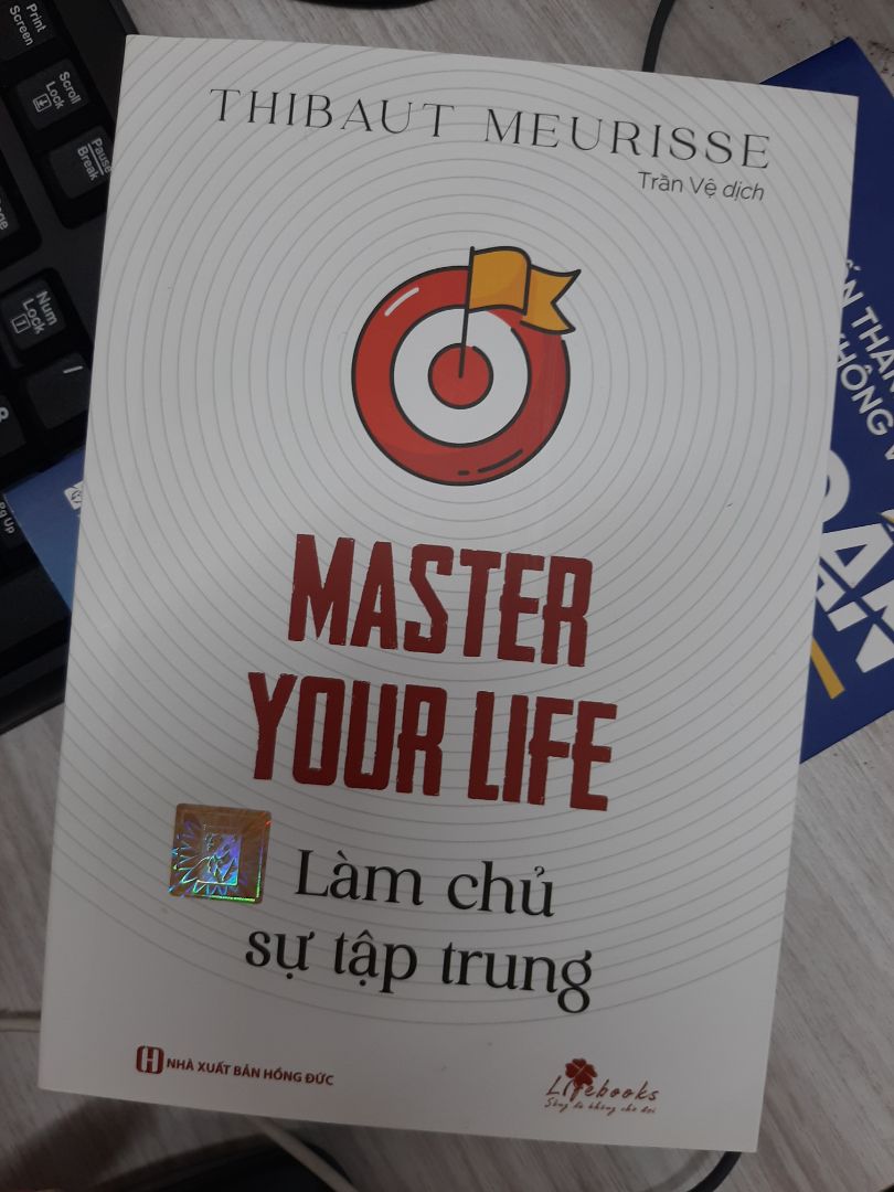sự tập trung như là 1 cái rìu, bạn không thể chặt 1 cái cây với 100 nhát chặt vào thân cây với mỗi phát ở 1 vị trí khác nhau