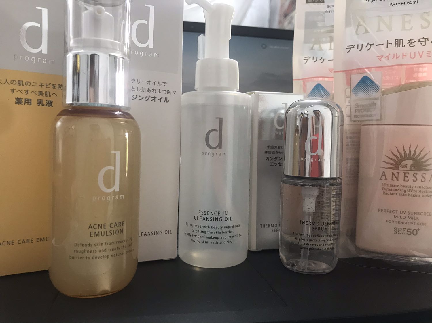 Mua của Tiki thì mình yên tâm. So giá thì bên tiki rẻ mà hay có khuyến mại khủng hơn. Mình sẽ ủng hộ tiếp. Mỗi tội qua 1 đợt sale là lại nghèo do săn deal hihi Mua của Tiki thì mình yên tâm. So giá thì bên tiki rẻ mà hay có khuyến mại khủng hơn. Mình sẽ ủng hộ tiếp. Mỗi tội qua 1 đợt sale là lại nghèo do săn deal hihi