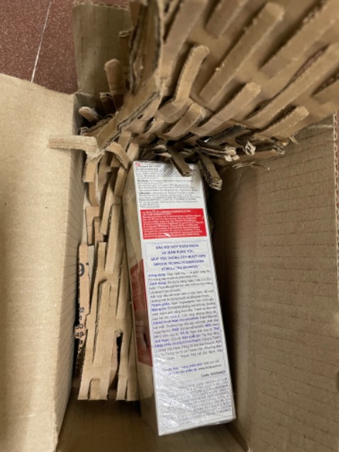 Dầu gội làm sạch thông thoáng da đầu, tóc không bị khô và da đầu ko nhanh bết dầu như loại khác. Kích thích mọc tóc thì cần dùng dài lâu. Shop phục vụ rất tốt, hàng bao bì đep không móp méo và tem nhãn mới coong không bị rách không có dấu hiệu chắp vá. Cám ơn shop nhiều