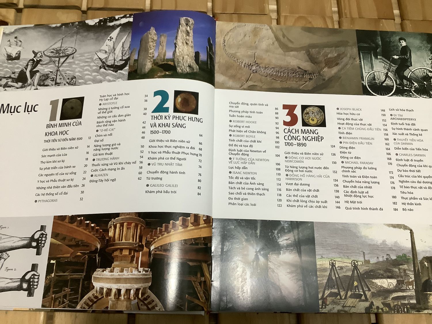 Sách vừa mới ra thì có giảm giá 50% rồi, một cuốn sách tuyệt vời. Sách dày ngang cuốn đại dương và dày hơn cuốn lịch sử khoa học, do cùng nói về khoa học và cùng của dk nên cuốn lịch sử khoa học và cuốn khoa học một số phần khá giống nhau.