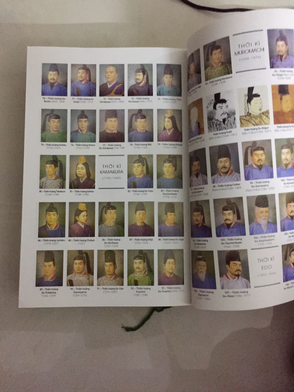 Sách cực kỳ giá trị về lịch sử cận đại của Nhật Bản, bước đệm và nền tảng của Nhật Bản hiện đại, phát triển và thịnh vượng. Sách hay mà giá thành cực rẻ. Giao hàng nhanh, sản phẩm đẹp. Cảm ơn nhà phân phối và Tiki