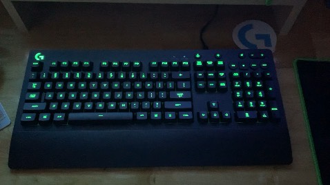 Bàn phím tốt trong tầm giá
Ngoại hình đẹp vừa đủ dù chưa đc tinh xảo
Phím bấm êm, hành trình phím vừa đủ , không kêu quá to, thích hợp làm việc văn phòng
Đèn led tốt, có thể thay đổi thông qua phần mềm riêng của Logitech
Điểm cộng là có nhiều phím tương tác với media, tăng/giảm âm lượng, pause, play,...

Nhìn chung đây là bàn phím bình dân cho các bạn muốn trải nghiệm phím cơ, có led RGB. Rất tốt với giá thành

Rất hài lòng về sản phẩm