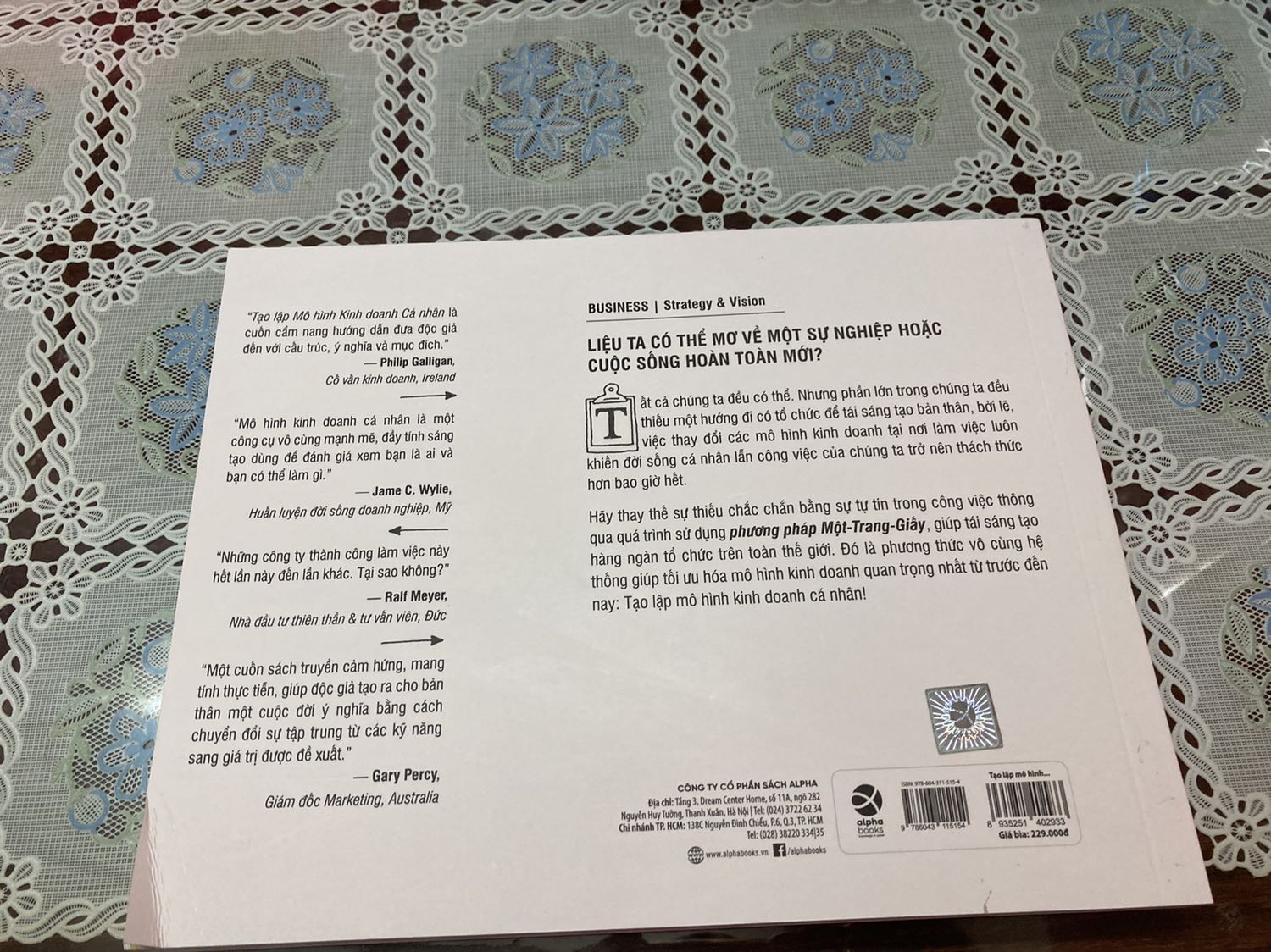 Nội dung sách hay, phù hợp với ai tìm hiểu về khởi nghiệp kinh doanh.
Về bao vì vận chuyển cần lưu ủa vì khi đến tay KH bị quăng góc sách bìa sau.