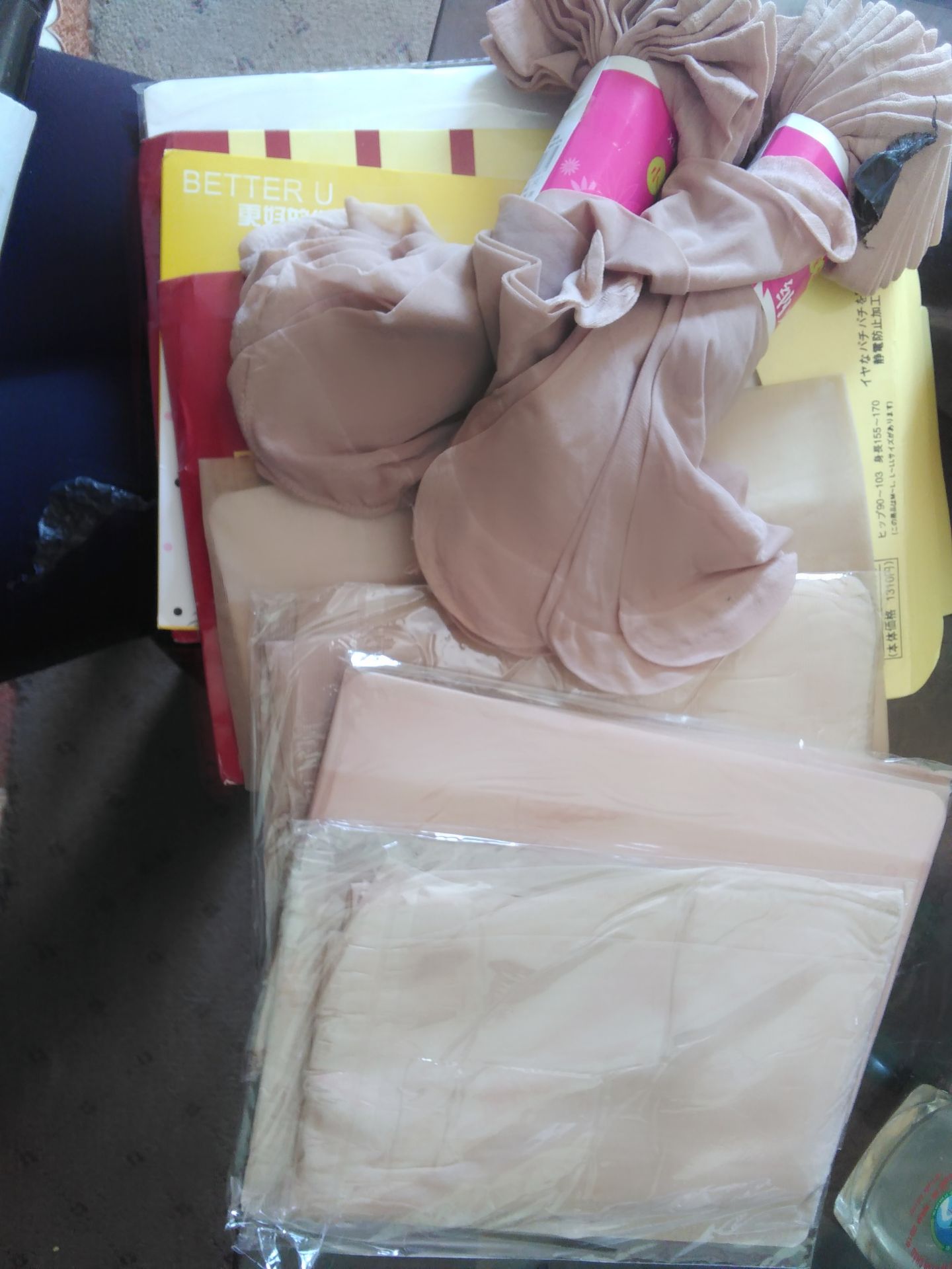 Mỏng, các đường may dễ sứt chỉ