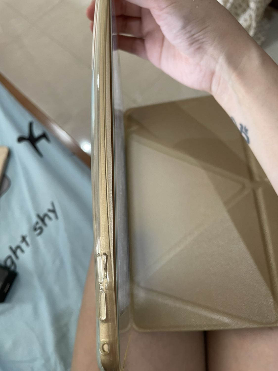 Hàng lỗi k sử dụng được. Hở hết các bo viền.