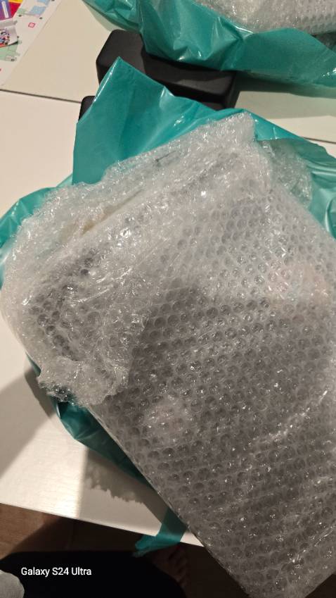 Sách rất đẹp, bìa cứng đúng quảng cáo. 5 sao cho bọc hàng của shop, mở ra mà muốn ná thở. Giao hàng đúng hẹn.