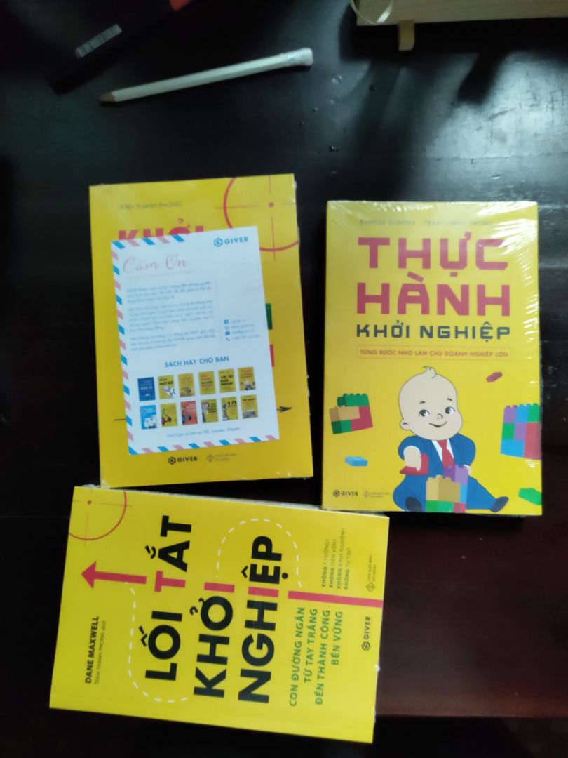 Sách có hình thức đẹp, đóng gọi kỹ. Về nội dung hi vọng sẽ có những kiến thức bổ ích để thay đổi tư duy vì mình hợp và thấy cách diễn đạt của tác giả rất hay.