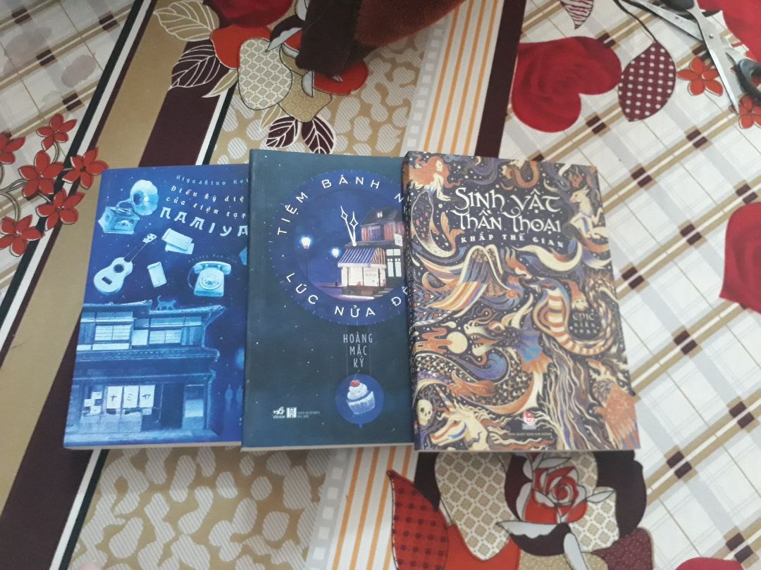 _ Giao hàng sớm hơn dự kiến 1 ngày, shipper dễ thương, đã quen giao hàng cho mình mỗi tháng nên cũng ko xa lạ nữa
_ Sách đóng gói chưa ưng mắt lắm nhưng được cái chắc chắn, cẩn thận. 
_ Bìa sách đẹp, hơi bụi, nội dung chỉ mới xem qua nhưng hợp với mình