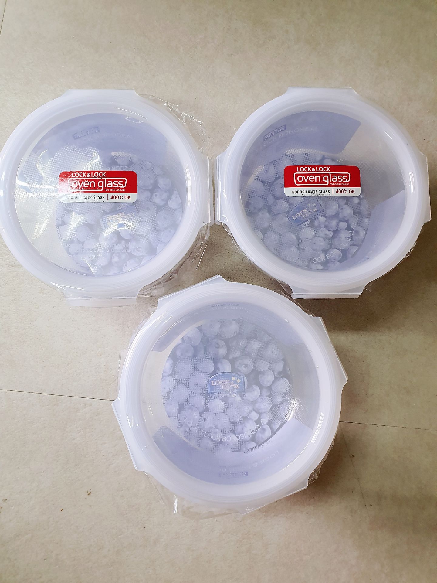 Sản phẩm đẹp, dày dặn, nắp cài chắc chắn. Shop bọc hàng rất cẩn thận, dán cố định cả set mấy vòng băng dính rồi mới bọc thêm vài lớp túi khí bên ngoài.