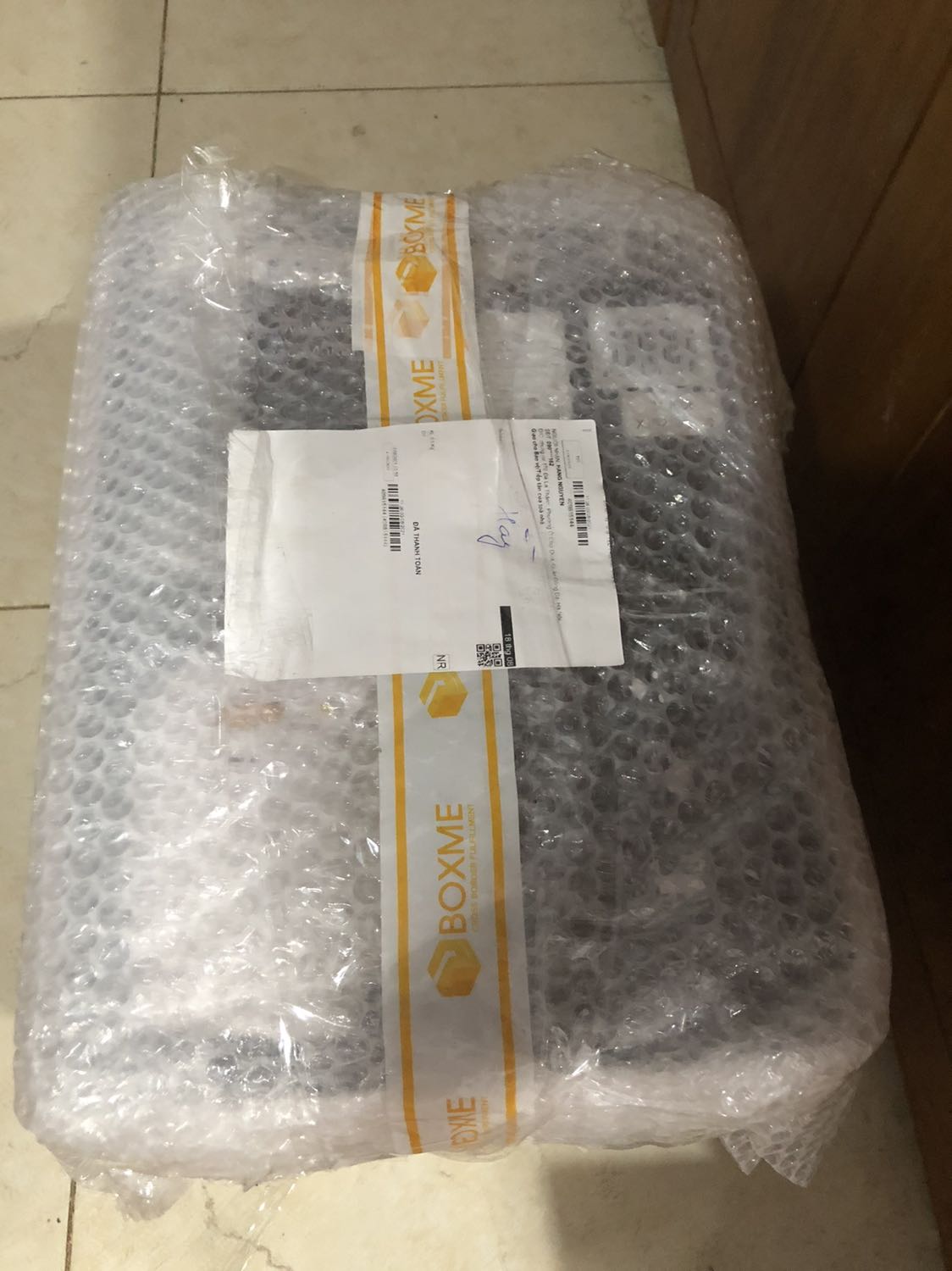 m vừa nhận máy, Tiki giao nhanh hơn dự kiến 10 ngày, cảm quan máy rất đẹp và chắc chắn, đúng như thương hiệu panasonic, có tiếng Việt, chưa làm thử nên chưa đánh giá đc về bánh