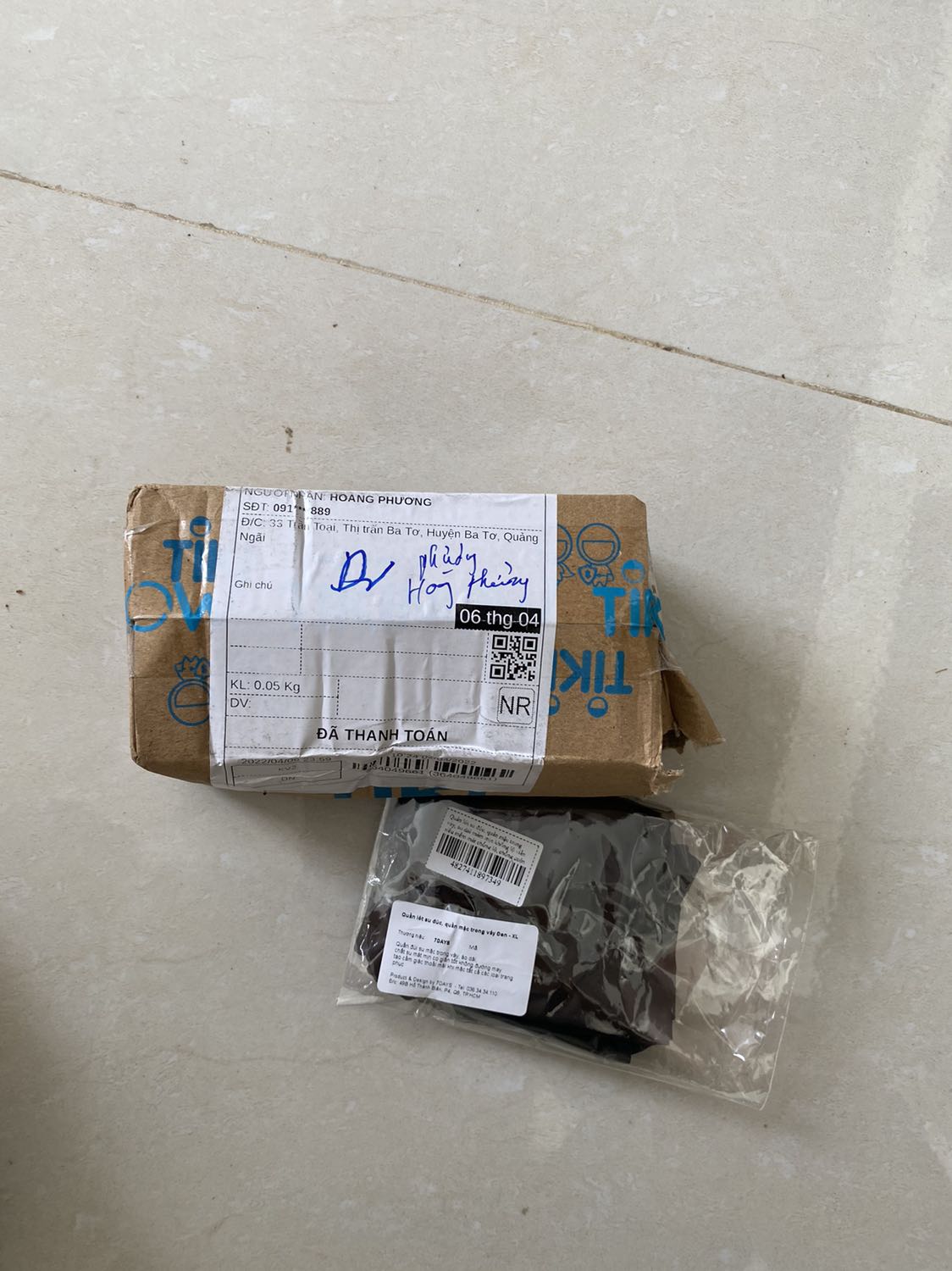 Đóng hàng quá “sịn” bung rớt cái quần ra. Bị rách hay móc???
Nhận sao chụp vậy!