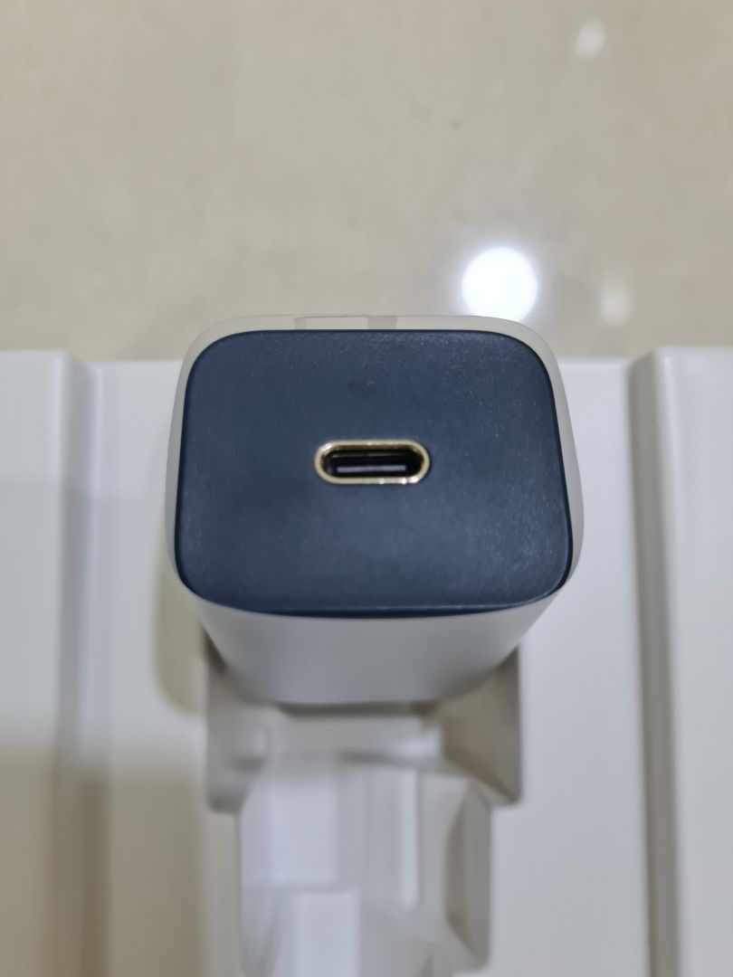 sản phẩm nguyên seal. đóng gói cẩn thận. Hướng dẫn và phiếu bảo hành kèm theo
Mình chưa xài nên ko biết thế nào
hình thức ổn. thiết kế tinh tế, sang trọng