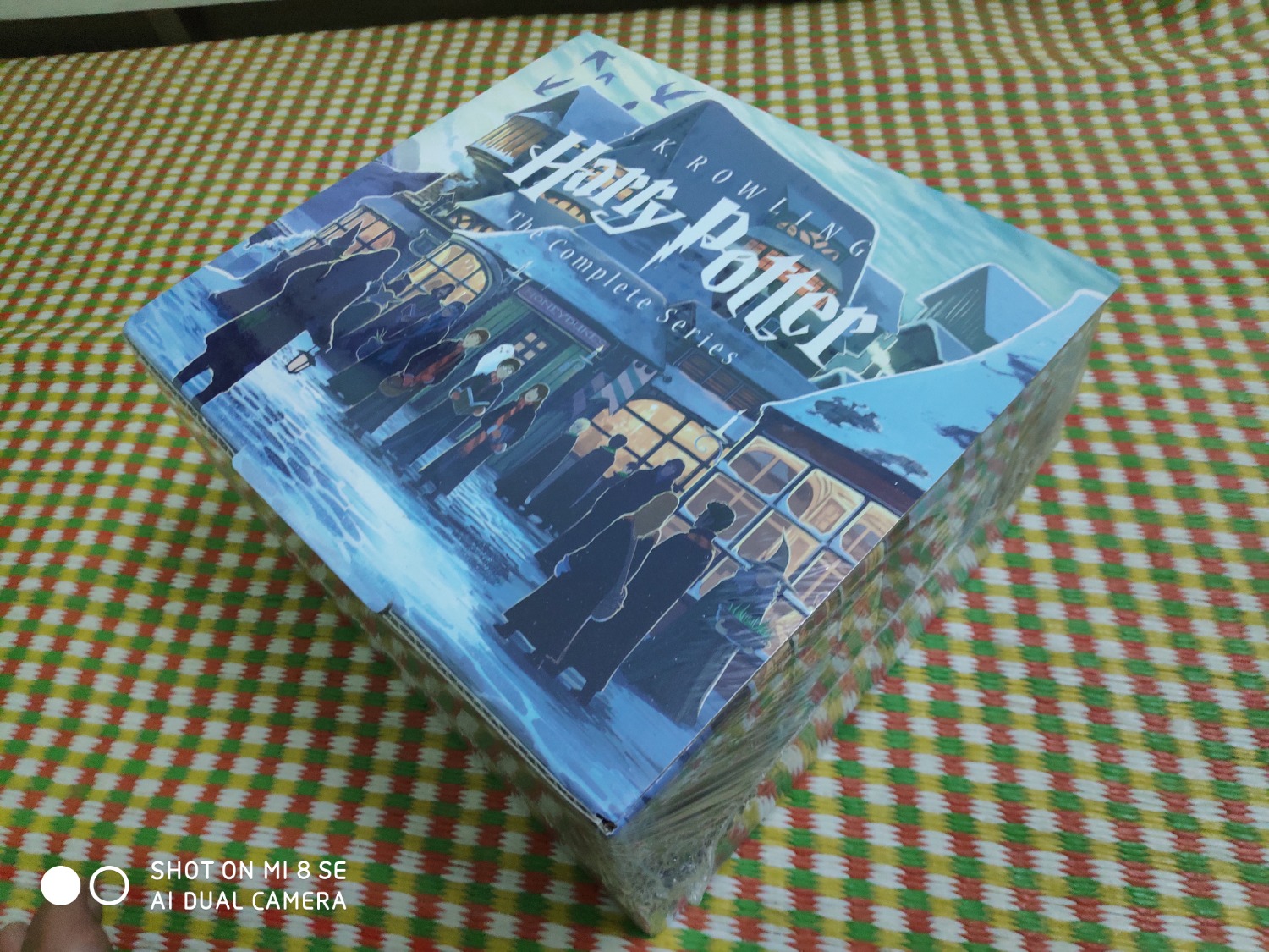 Đợi chờ mãi để canh bộ này.
- Về sách: Sách nhẹ, tùy gu mỗi người nhưng mình thì khá thích. Bìa mềm, chữ cũng đủ đọc. Tự thấy không khắt khe lắm nên hoàn toàn chấp nhận chất lượng sách.
- Shipper: Hình như Tiki lấy hết mẹ nó shipper chất lượng của HN mẹ nó rồi, mấy ông như *** hay *** ko ăn đc khoản này. Ship nhanh và thân thiện nhiệt tình.
- Nội dung sách: Không phải bàn nữa nhé, chưa đọc Harry Potter thì chịu rồi :v
Túm lại là nhân đợt sale phải canh từng giây phút mới mua nổi bộ sách, khá là thơm :3