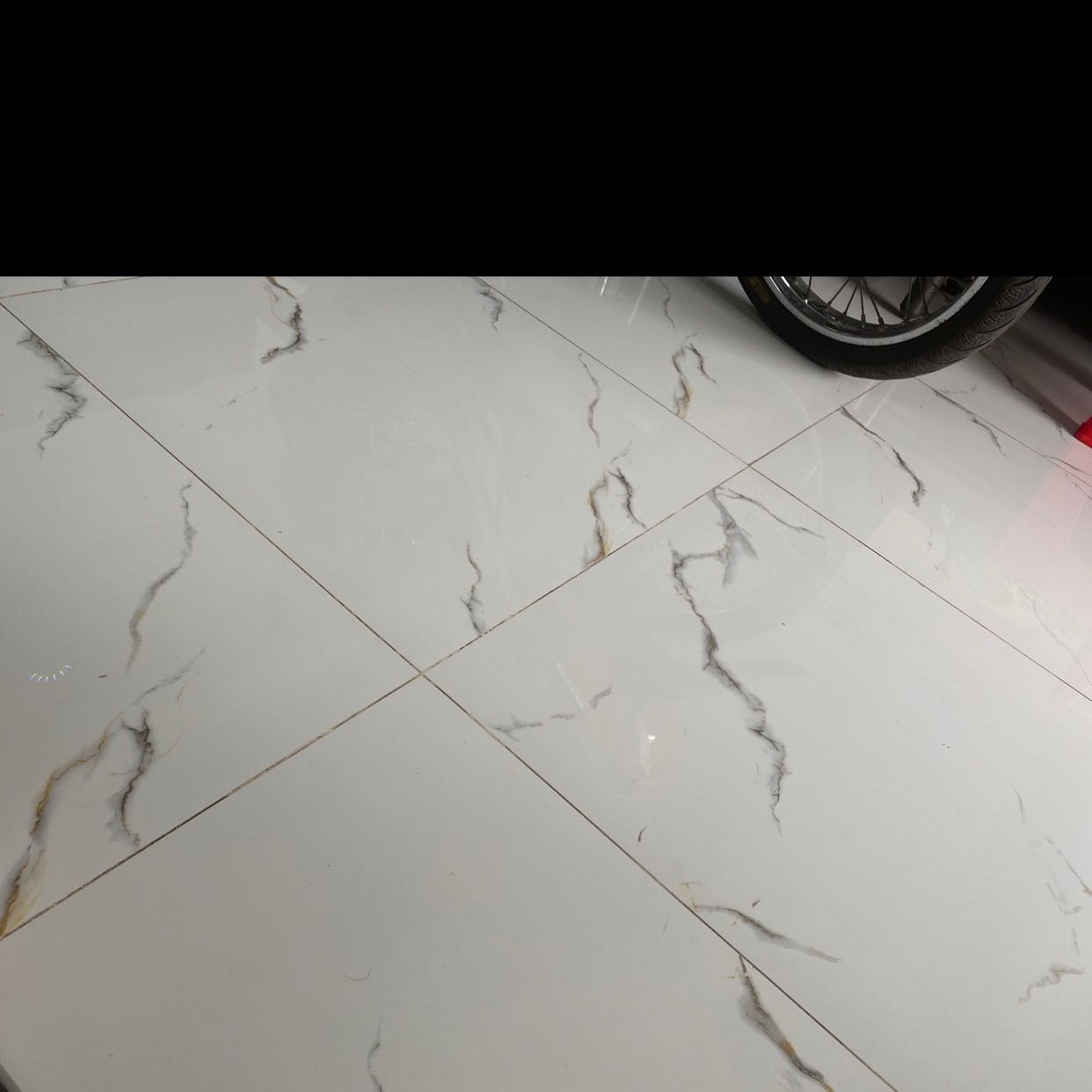 Không xài được. Gắng vào k khớp với 11 pro max. Đề nghị liên hệ đổi trả