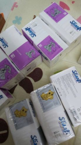 Đã dùng qua giấy gấu trúc , giấy cầu vòng với giấy này . Thì thấy giấy này dày nhất trong tất cả các loại mình dùng , mềm mịn dùng cực sướng 👍🏻có kiểm nghiệm chất lượng đàng hoàng. Tiền nào của nấy thôi. Hết sẽ mua lại ❤️