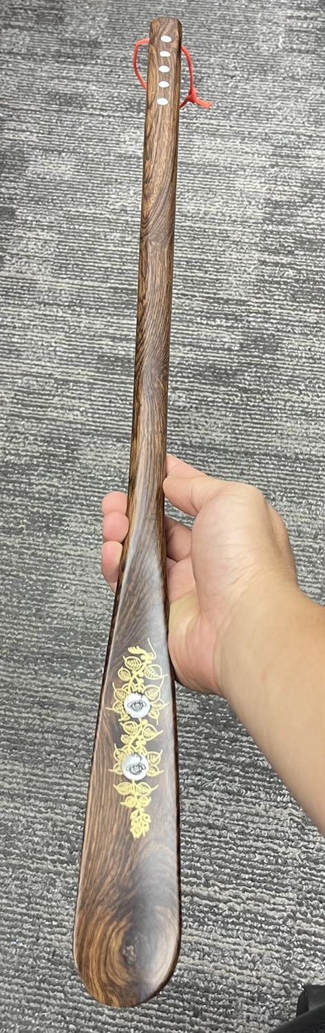 Vân gỗ rất đẹp, cầm rất chắc tay, mượt mà, chất lượng tốt, giá cả rất hợp lý, phù hợp để trang trí, làm đẹp thêm cho căn nhà.
Thời gian giao hàng nhanh chóng, sản phẩm đóng gói cẩn thận.