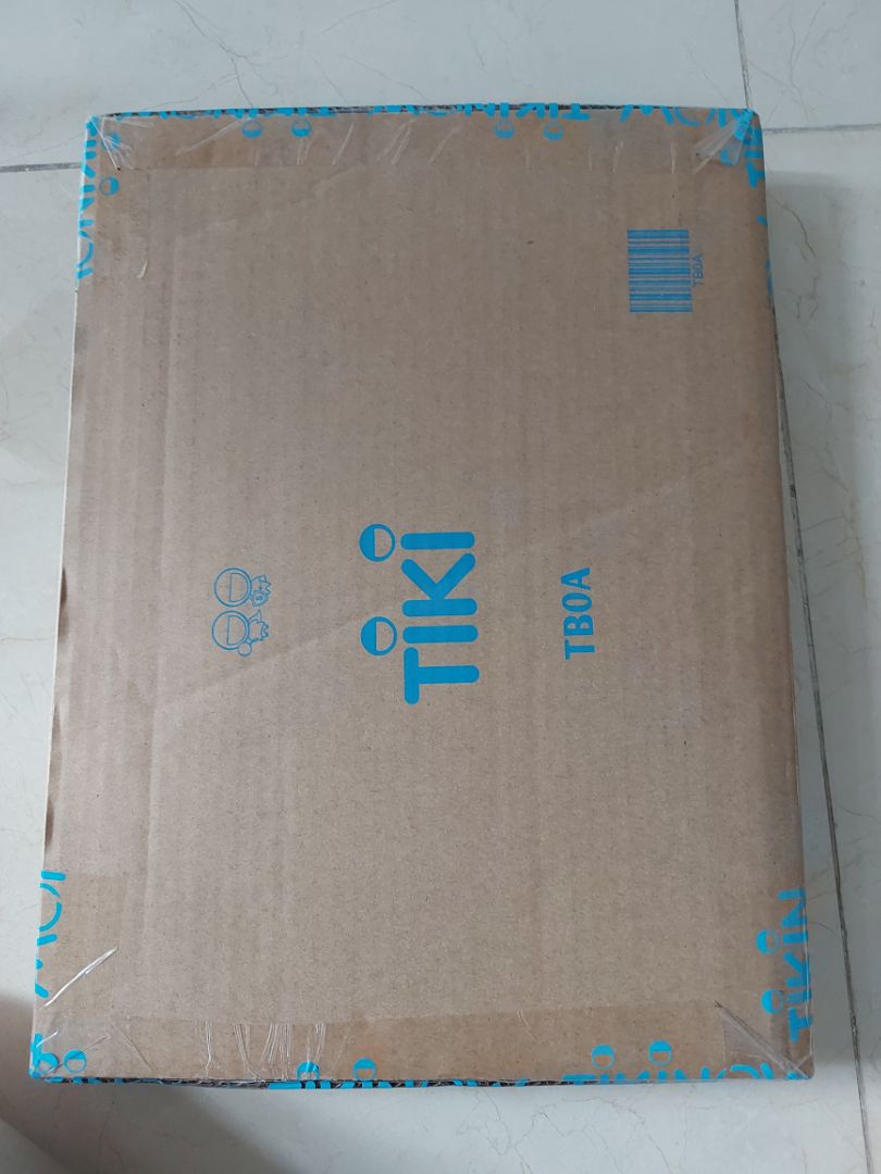 10/5/2***h sáng đặt, 1h trưa giao. Giao siêu nhanh, mặc dù tg dự kiến là 11/5/2023. Gói hàng đẹp, sách mới, k bị nhăn hay lỗi gì. Lúc 2021 có mua 2 cuốn đầu của Kaixin, giấy có vẻ vàng và dày dễ nhìn hơn. 4 cuốn mới mua của Mcbook giấy hơi mỏng và hơi trắng quá. Nói chung là ok