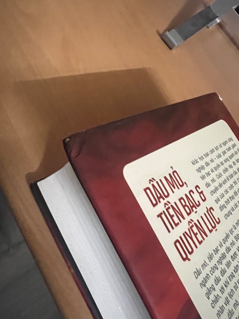 Sách bị móp méo. Không hài lòng