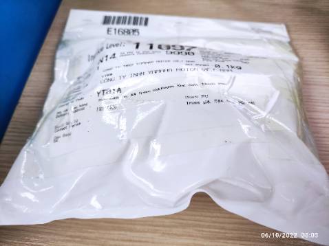 Hàng xịn xò ***. Đầy đủ mã vạch & Part Number luôn. Hộp đựng cũng xịn xò *** luôn. Mức độ gia công, hoàn thiện rất xịn. Cầm vào sướng hết cả tay. Mua lẻ 2 đôi mà shop bọc hàng kỹ lắm. Đánh giá 5* hơi ít, 10* mới chuẩn. Chất như nc cất