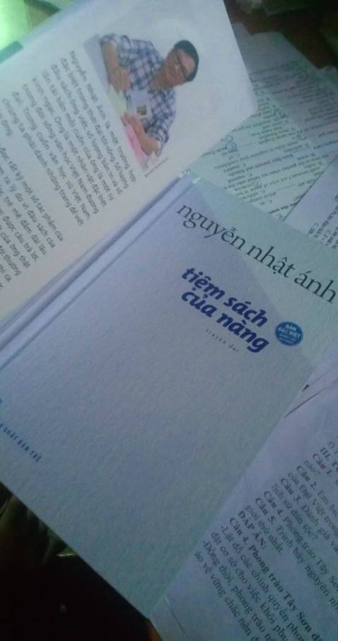 Hàng đóng gói kĩ càng, sách sờ sướng lắm luôn í, bìa siu đẹp,nội dung kiểu thơ thơ dịu dịu quá đã luon
