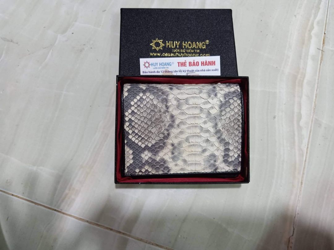 ví nam da trăn rất mềm, sang trọng, tôi rất thích.