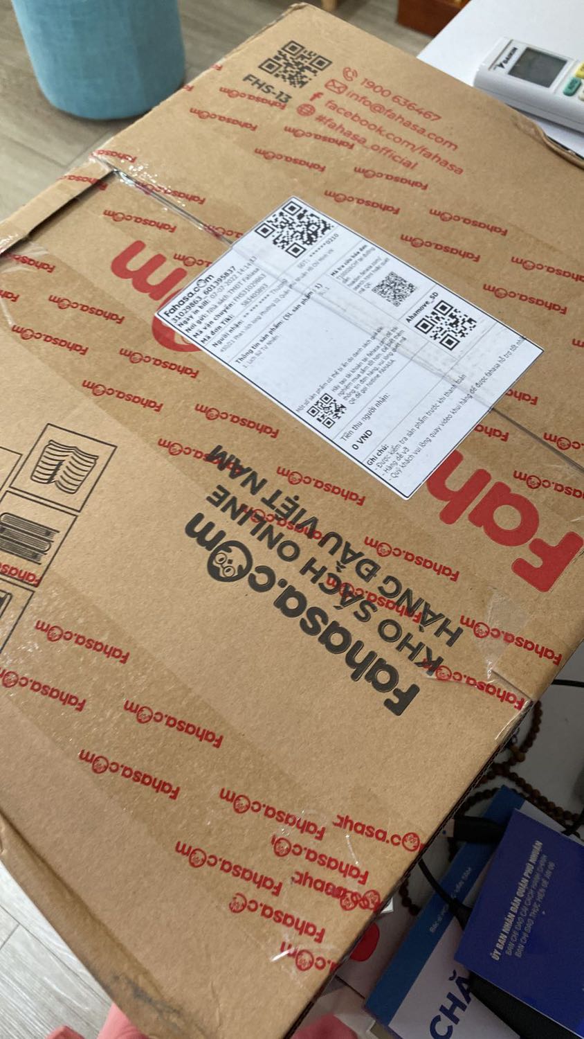 Sách đc đóng gói rất kỹ, còn nguyên seal, nội dung thì khỏi chê. Nhà có trẻ con hay hỏi thì đây là chân ái nha. Đây cũng là nguồn tài liệu để xây dựng kho thẻ glenndoman cho bé tuyệt vời nữa. Ngày xưa bé đầu mình ko biết phải lên gg từng thứ rất mất thgian, mà chưa biết có chính xác hay ko nữa. Giờ thì khoẻ quá. Mình sẽ tham khảo thêm những bộ khác của DK