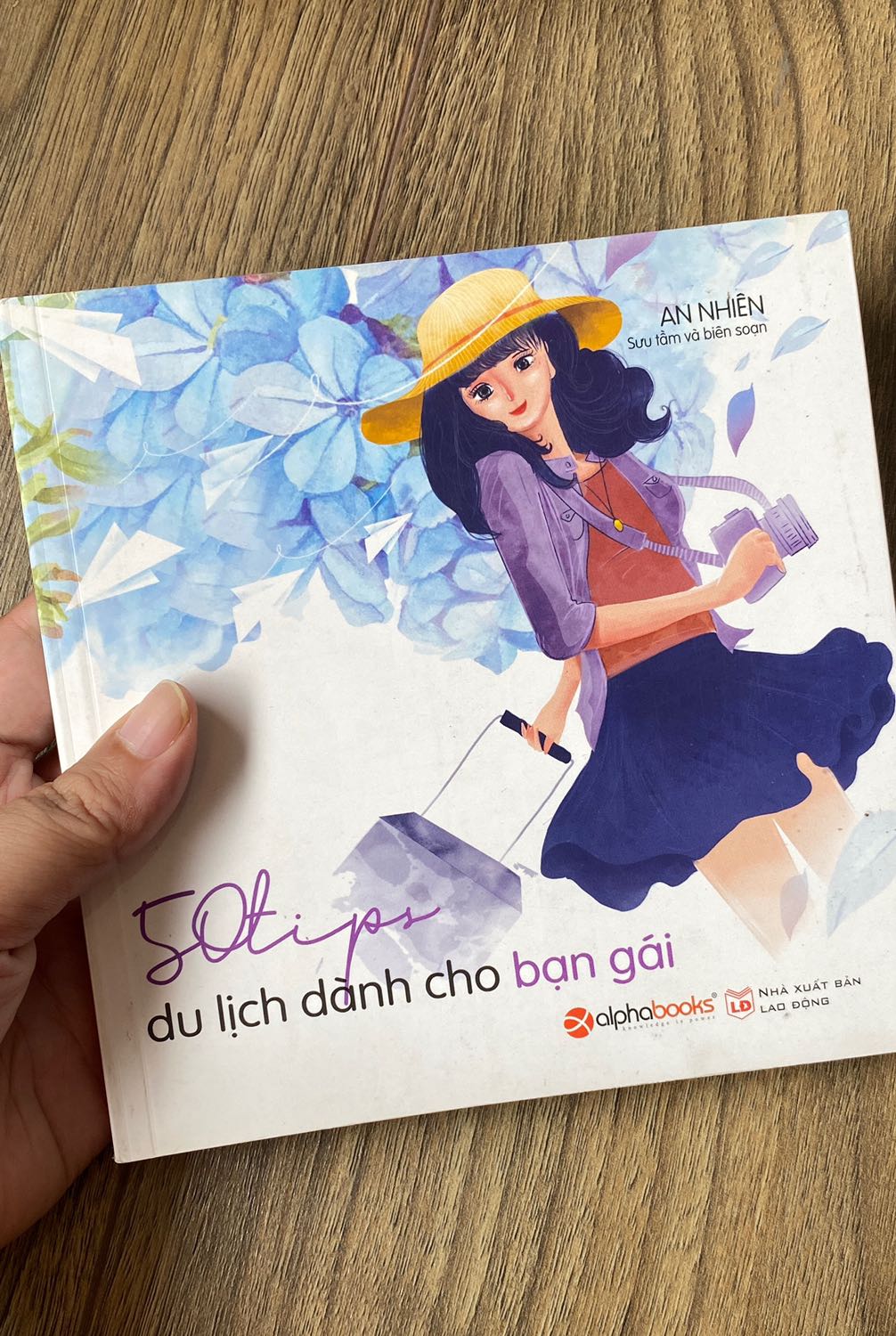 Sách nhỏ xíu xiu. Mua vì bìa đẹp thôi. Các tips thì bình thường, không có gì siêu nhân cả.