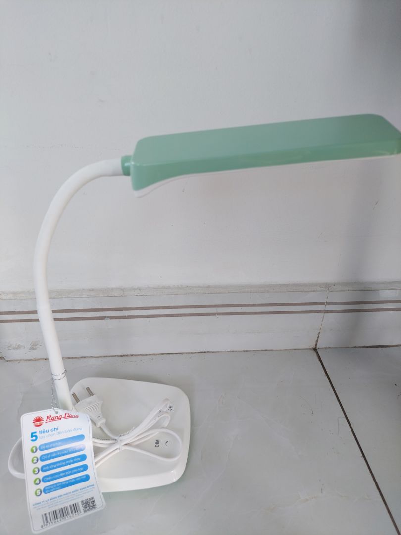 Sản phẩm tốt, nhiều cấp độ ánh sáng khác nhau, đọc sách không hề cảm thấy chói mắt. Giá thành phù hợp với sản phẩm