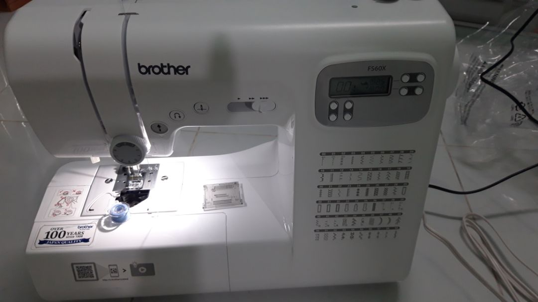 Thích nhất là máy may được trên vải thun. Lúc đầu rất sợ mua về mà không may vải thun là tiêu. Giờ thì rất là vui!