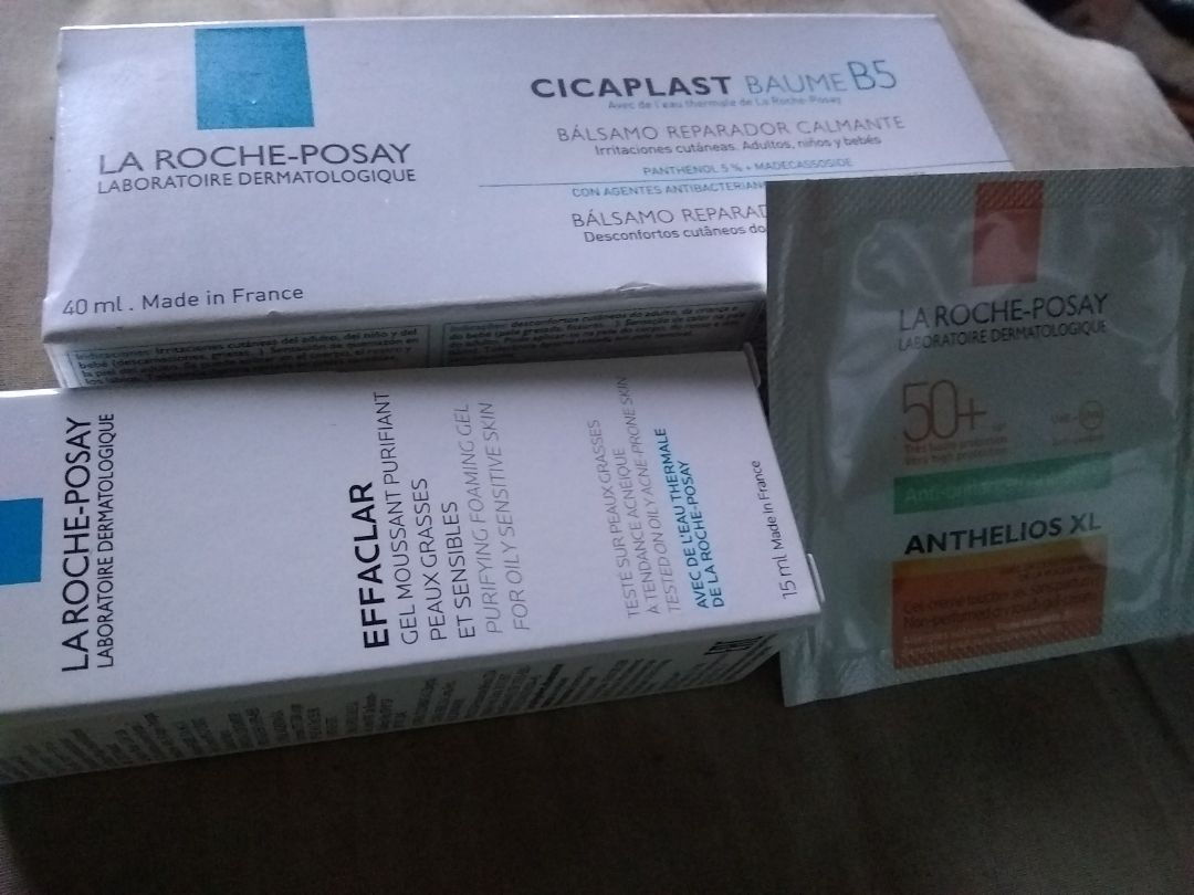 sang 6:45+ dat hang, trua 1:40 giao. Giao hang qua nhanh lun. nghe m.n review em b5 nay tot lam nen mua ve dung thu, neu ok mai mot minh mua lun size 100ml cho tiet kiem. Nhin chai 40ml nay thiet nghi mua lun chai 100ml chac ukie hon ^^