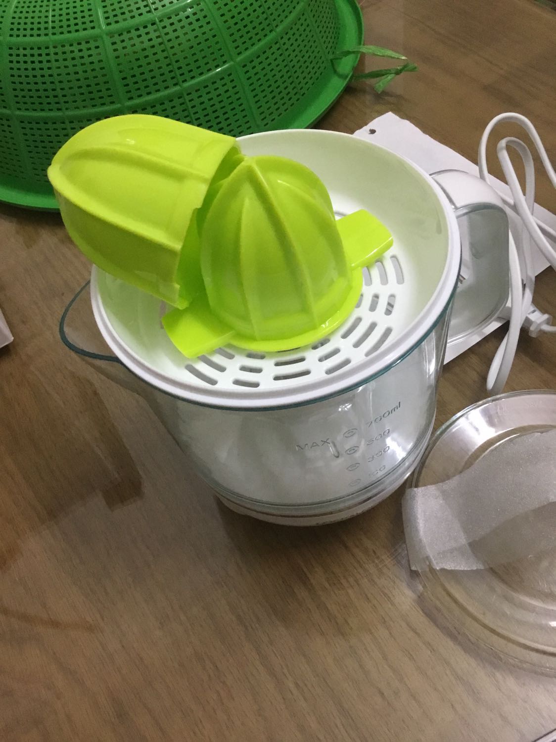 Mua 2 cái máy vắt cam thử đều chạy tốt. Giá rẻ, trông rất nhỏ gọn và đẹp, mầu cũng rất yêu. Hàng đúng y trang hình ảnh. Kiểu máy như này tôi đã dùng rất tốt, phù hợp sử dụng trong gia đình. Cảm ơn shop. Sẽ ủng hộ và giới thiệu người mua cho shop. Cảm ơn và bình chọn 5 sao luôn