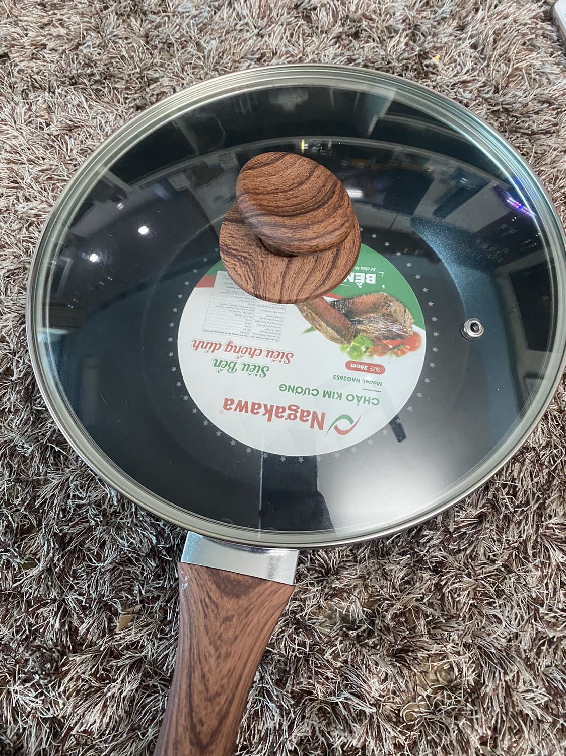 Hàng đẹp như hình, chảo rất đẹp, nhưng chưa nấu nên chưa biết, giao hàng rất nhanh, ship thân thiện