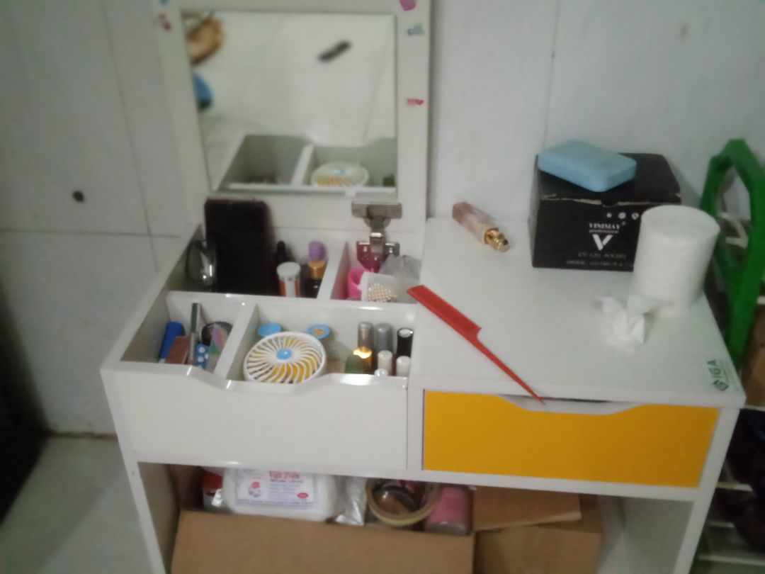 Nếu ai còn chần chờ thì hãy mua đi ạ , lúc đầu em cũng hoang mang đọc cmt rồi 50/50 muốn mua nhưng sợ không như ảnh , xog qd mua luôn , nhận hàng tiki cho đồng kiểm , a shiper vv , shop cũng có ib tl câu hỏi , các bạn khôg có gì phải xoắn cả , cứ xem kĩ tờ hướng dẫn á , xem kĩ ơi là kĩ vào , em dành chưa đến 1h là lắp xog , đẹp ạ , thấy nhiều cmt nói khoan lệch lỗ này kia , các bạn cứ thay vị trí sao cho phù hợp là dc ạ . Đẹp gọn rẻ đựng dc rất nhiều thứ . Mọi người ủng hộ cho shop nhé