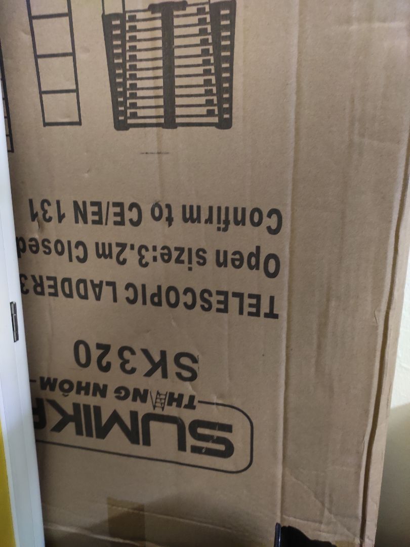 Hàng vận chuyển hơi lâu. 
Dùng được 2 lần thì như ảnh, hạ và rút bậc đầu tiên rít và phải ấn thì nó mới xuống hết. thang nhôm mình dùng nhiều rồi, Thấy cũng tạm. mấy cái khóa chốt hơi nhỏ so với loại trước mình dùng.